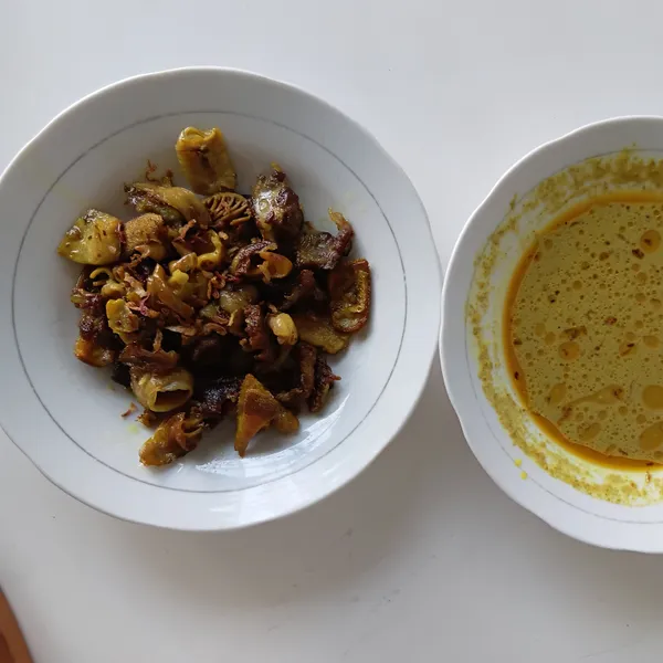 Gule goreng dengan kuah gule