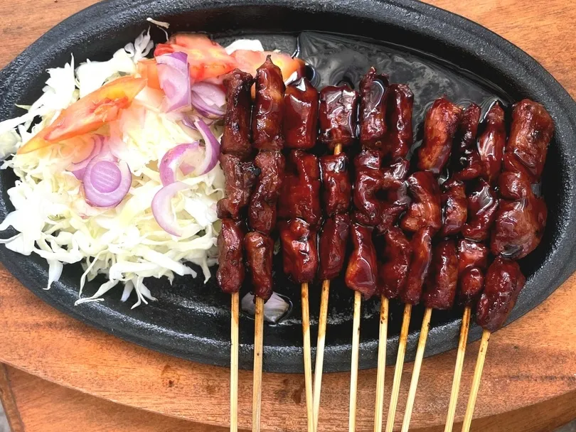 Sate kambing hotplate Sido Mampir saat disajikan